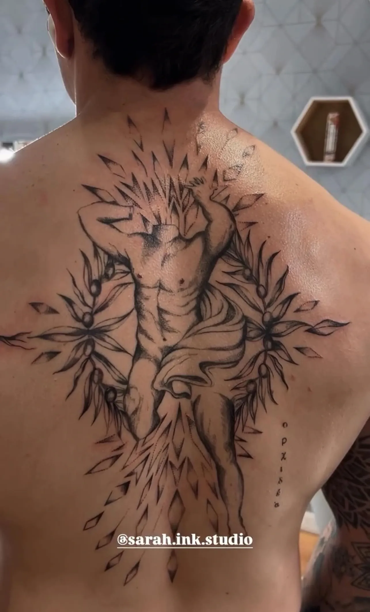 Poste de travail professionnel au Sarah Ink Studio à Toulouse