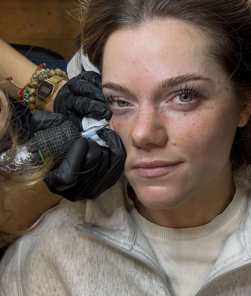 Taches de rousseur semi-permanentes réalisées au Sarah Ink Studio à Toulouse
